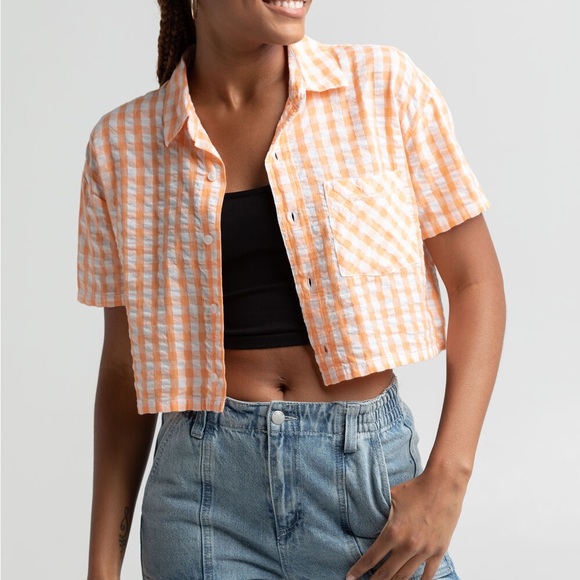 💗GET 20% OFF💗 NWT Tilly’s RSQ Womens Gingham Camp Cropped Shirt - Picture 1 of 6